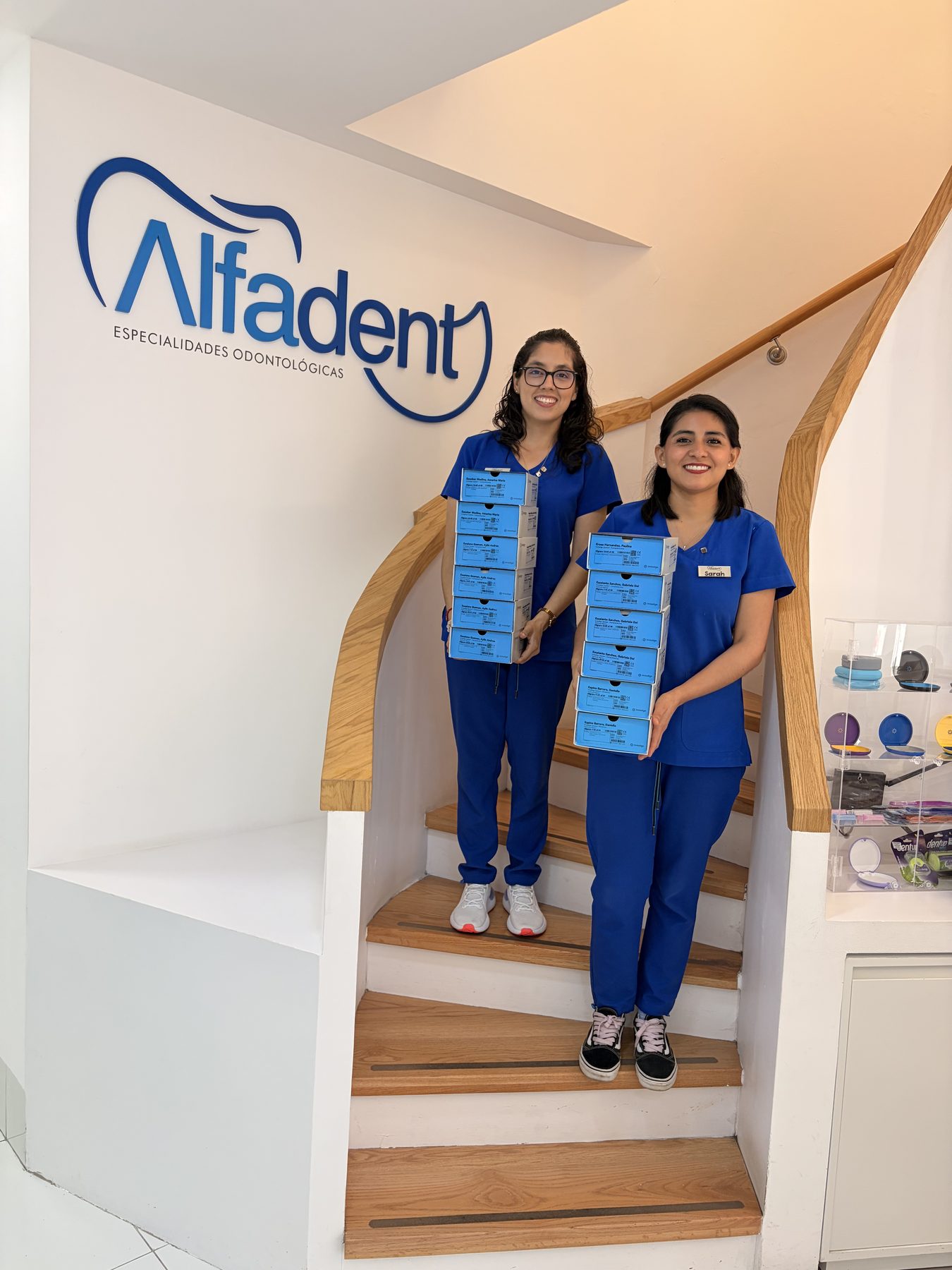 Cajas de Invisalign en la clínica Alfadent